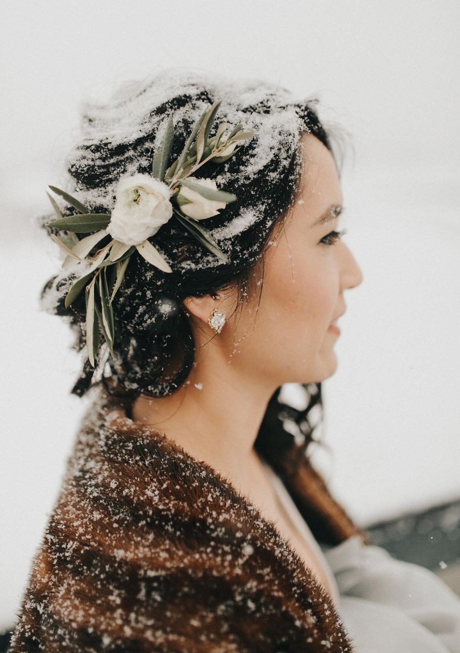 wedding hair accessory for your snowy wedding day