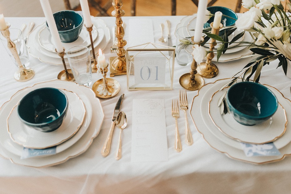 gold white and blue wedding table decor