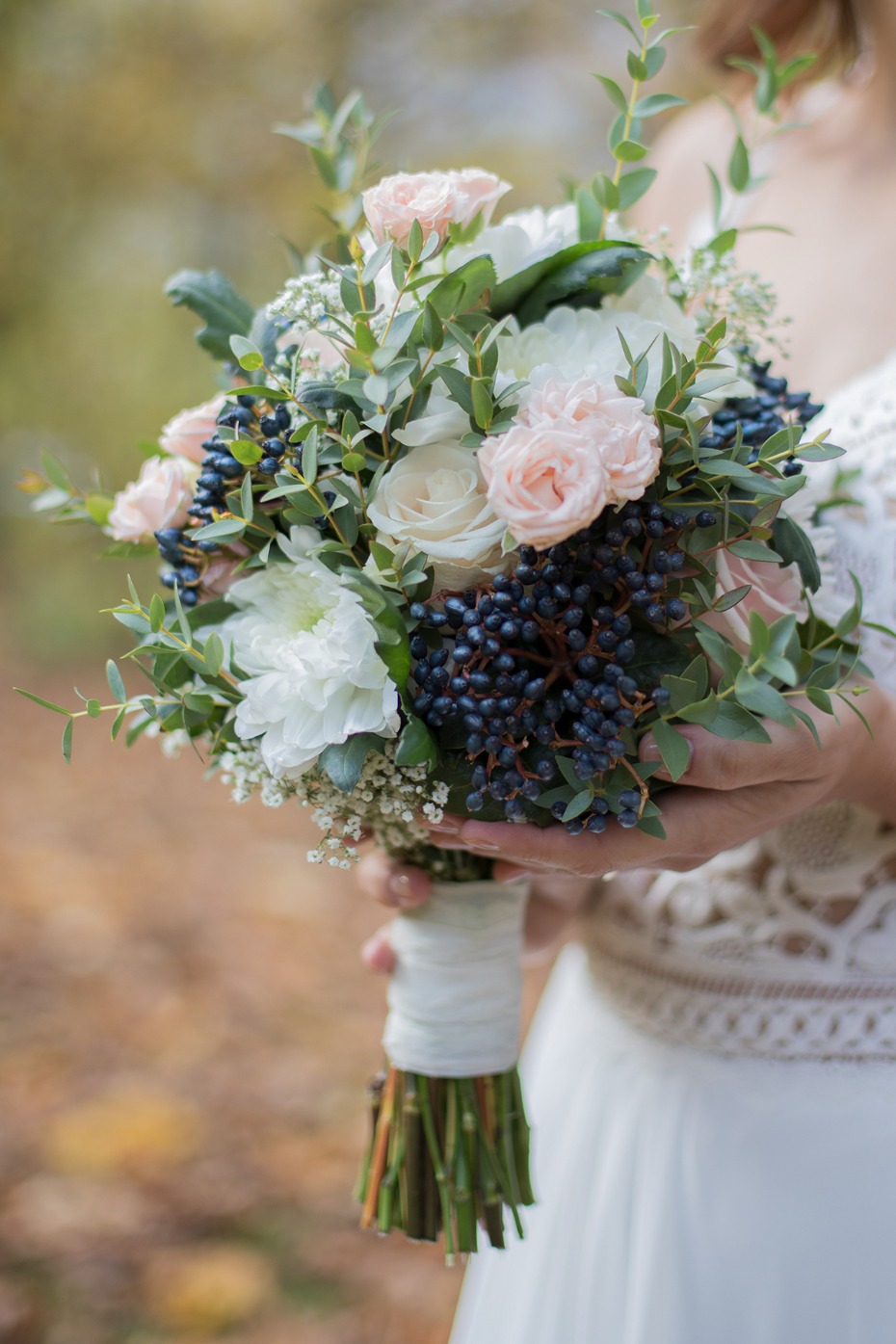 fresh and elegant bridal bouquet idea