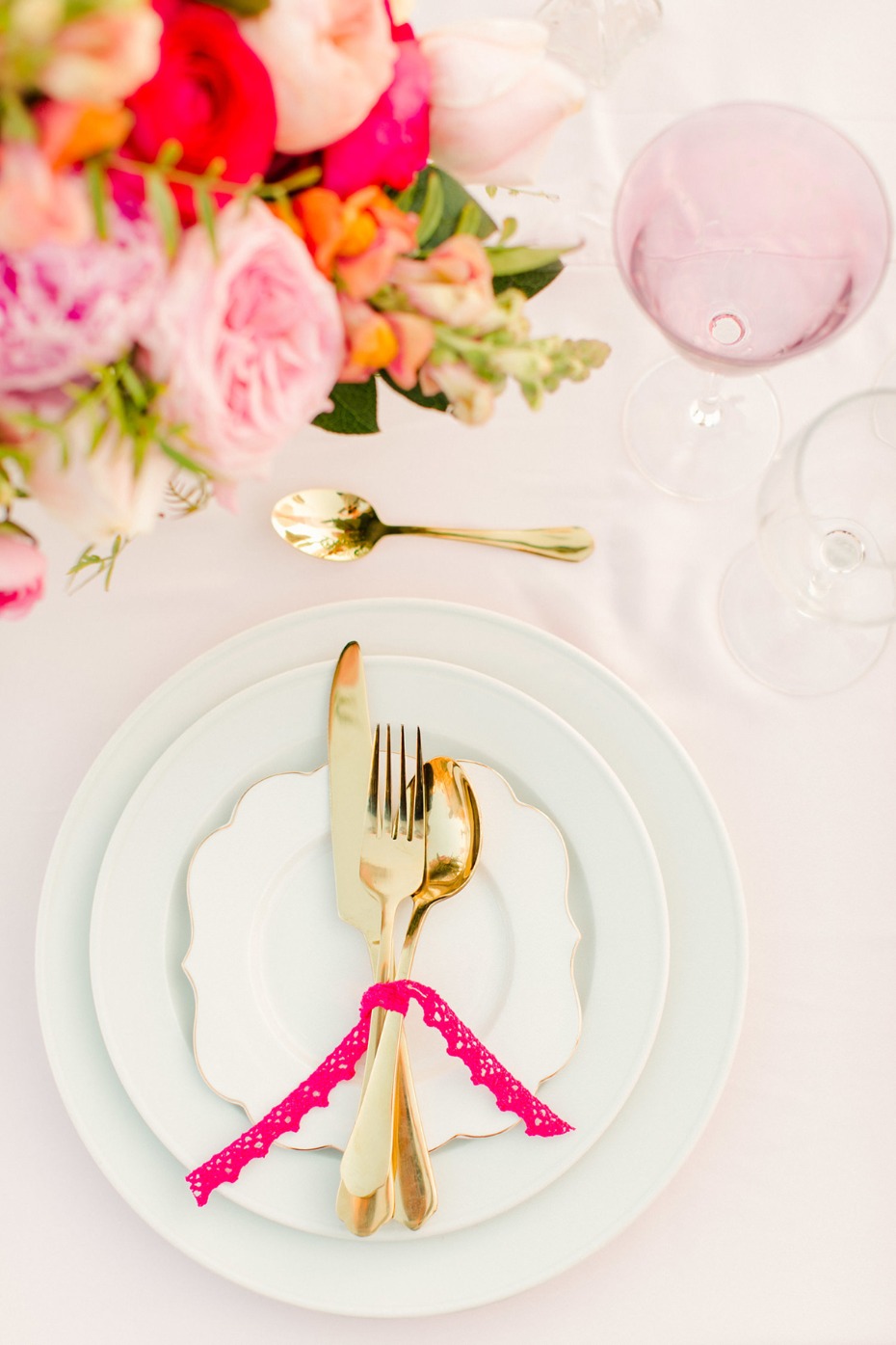 gold and pink wedding table decor