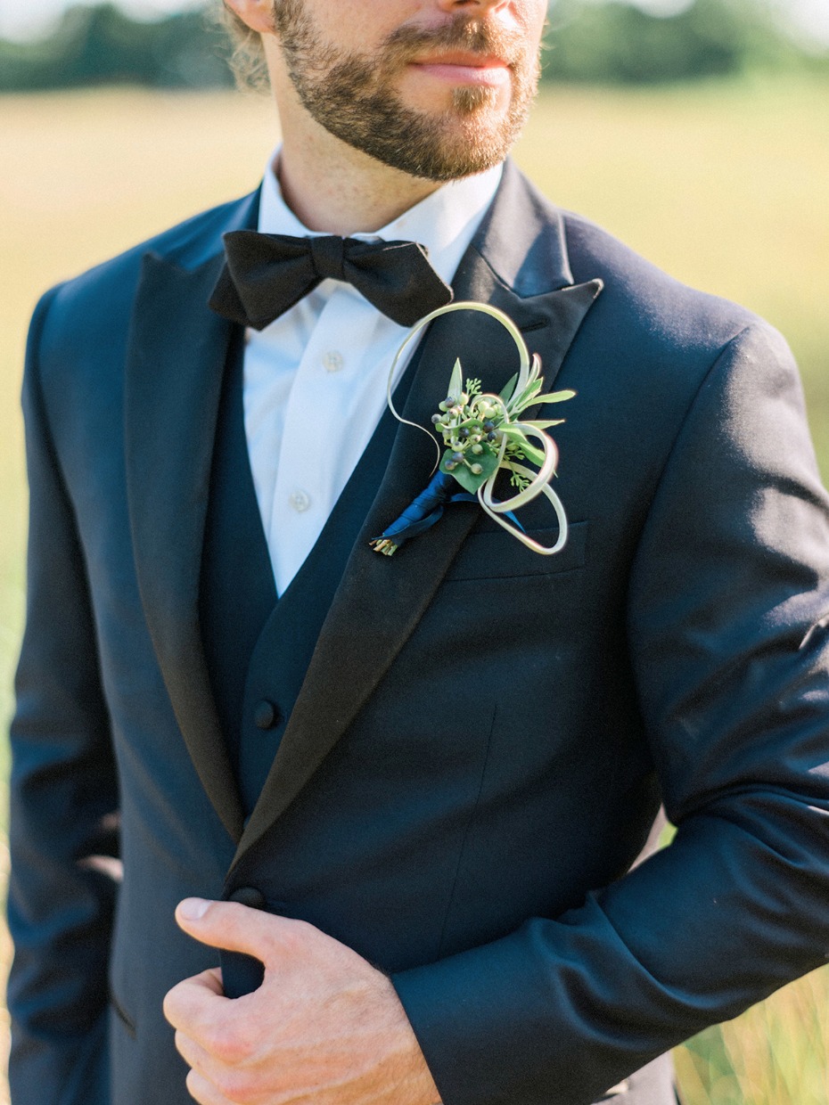 groom in navy and black wedding suit