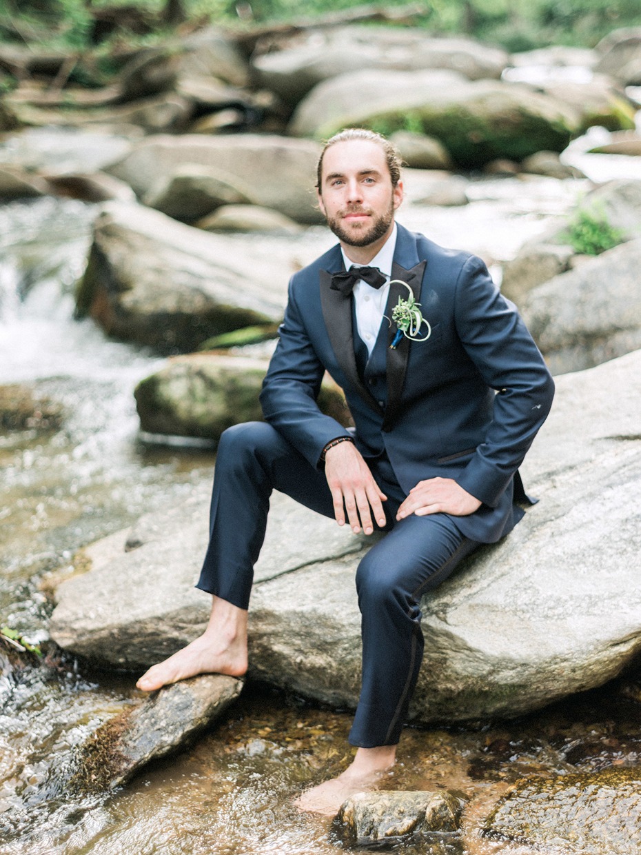 groom in navy and black