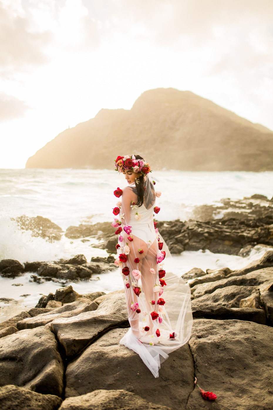 Dreamy bridal session in Hawaii with a flower veil