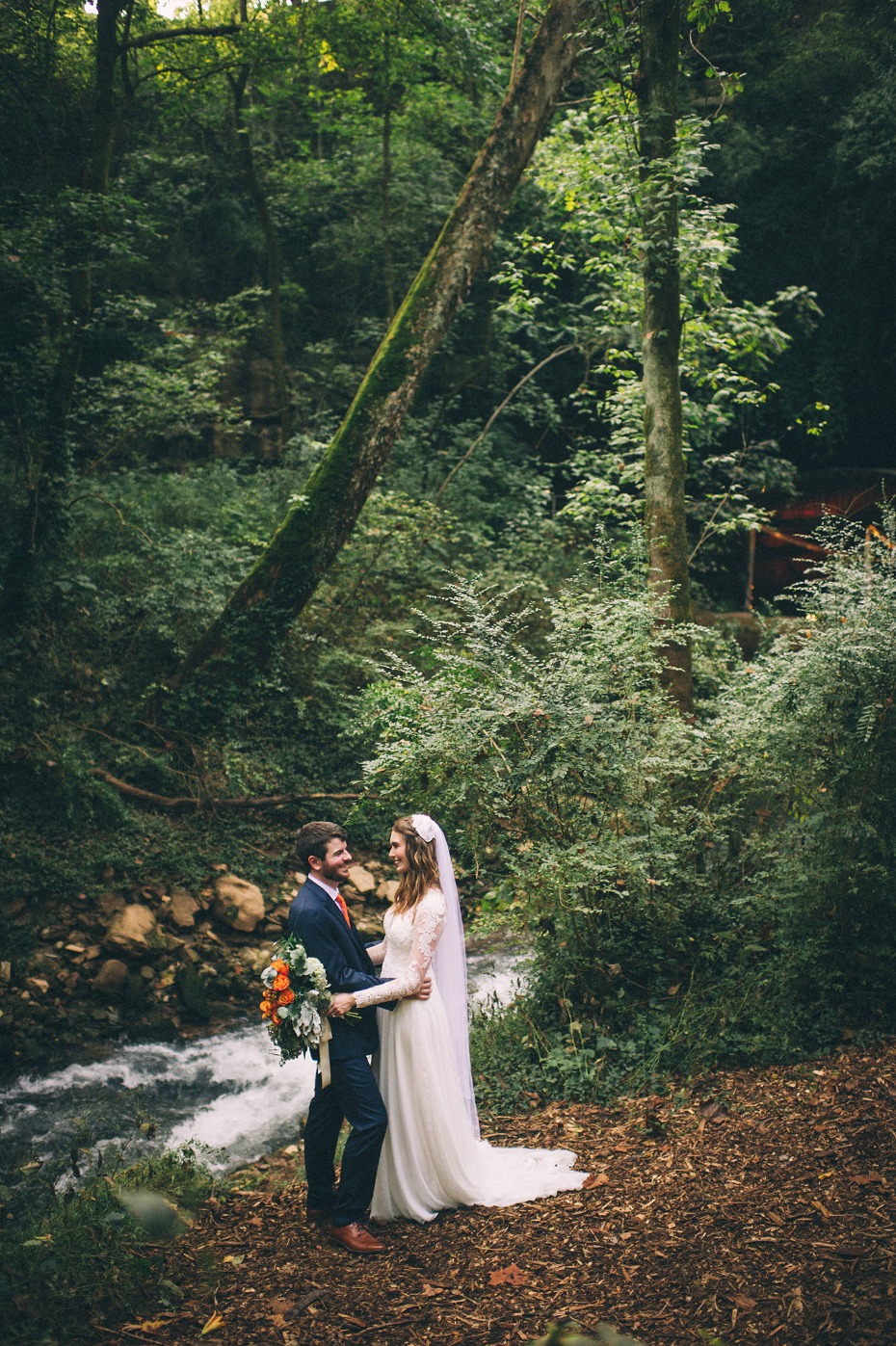 Woodsy wedding at Lost River Cave