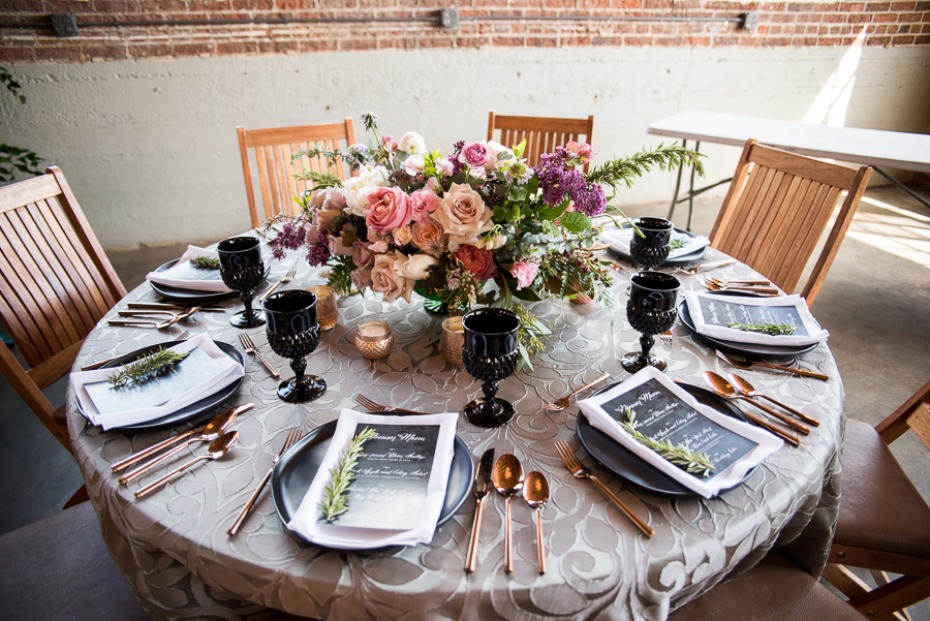 black and rose gold wedding table decor