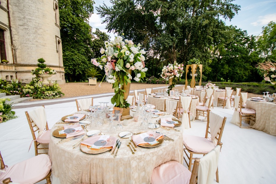 Blush and gold outdoor reception