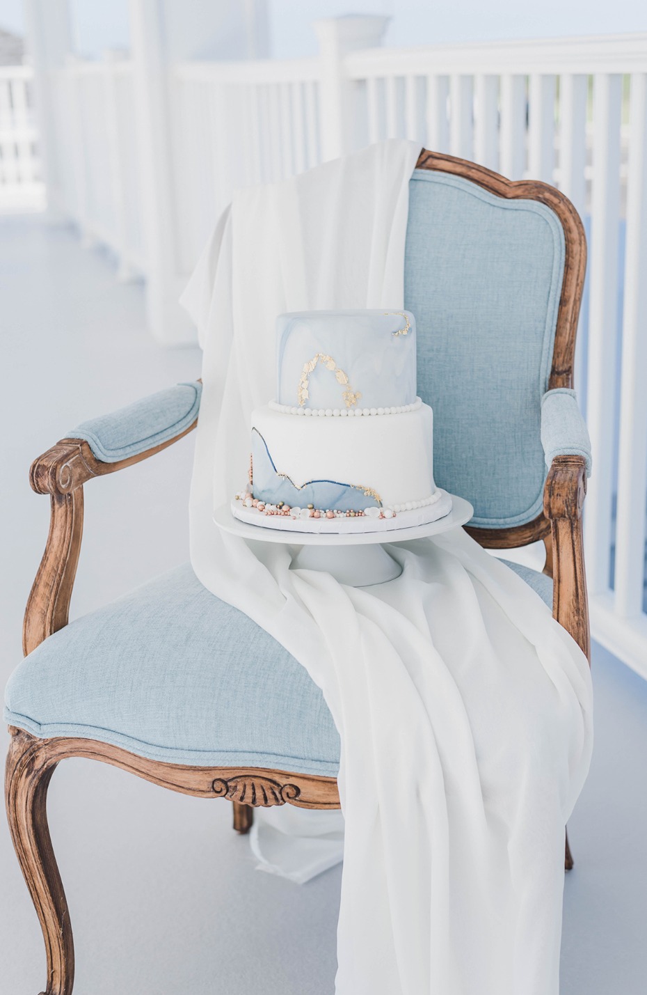 blue and white marbled wedding cake