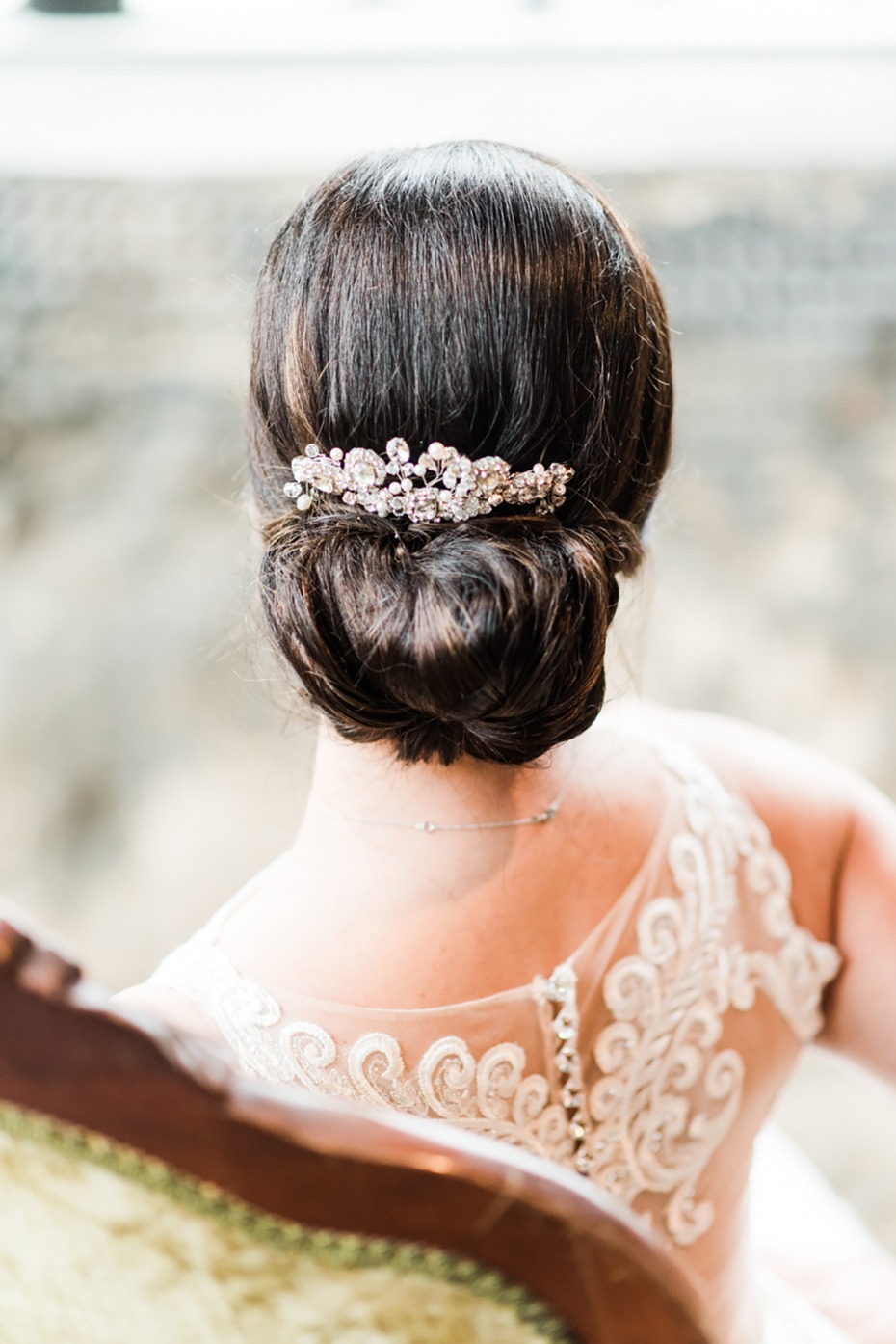 simple and chic wedding hair idea