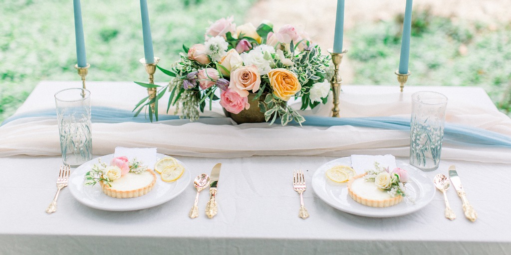 How to Have a Beautiful English Garden Wedding in the Spring