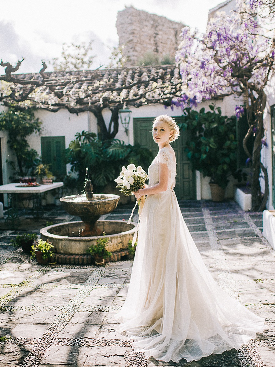 How To Have The Most Romantic Getaway Wedding In Spain