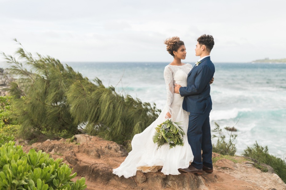 bride and groom in Hawaii