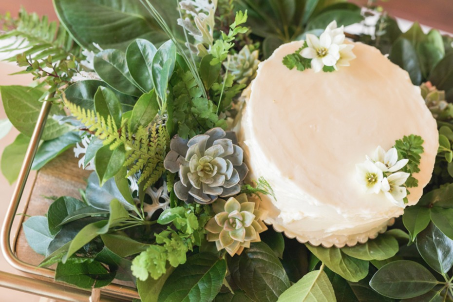 simple tropical wedding cake
