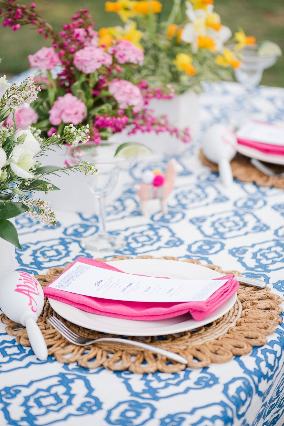 bright blue and pink spring wedding table diea