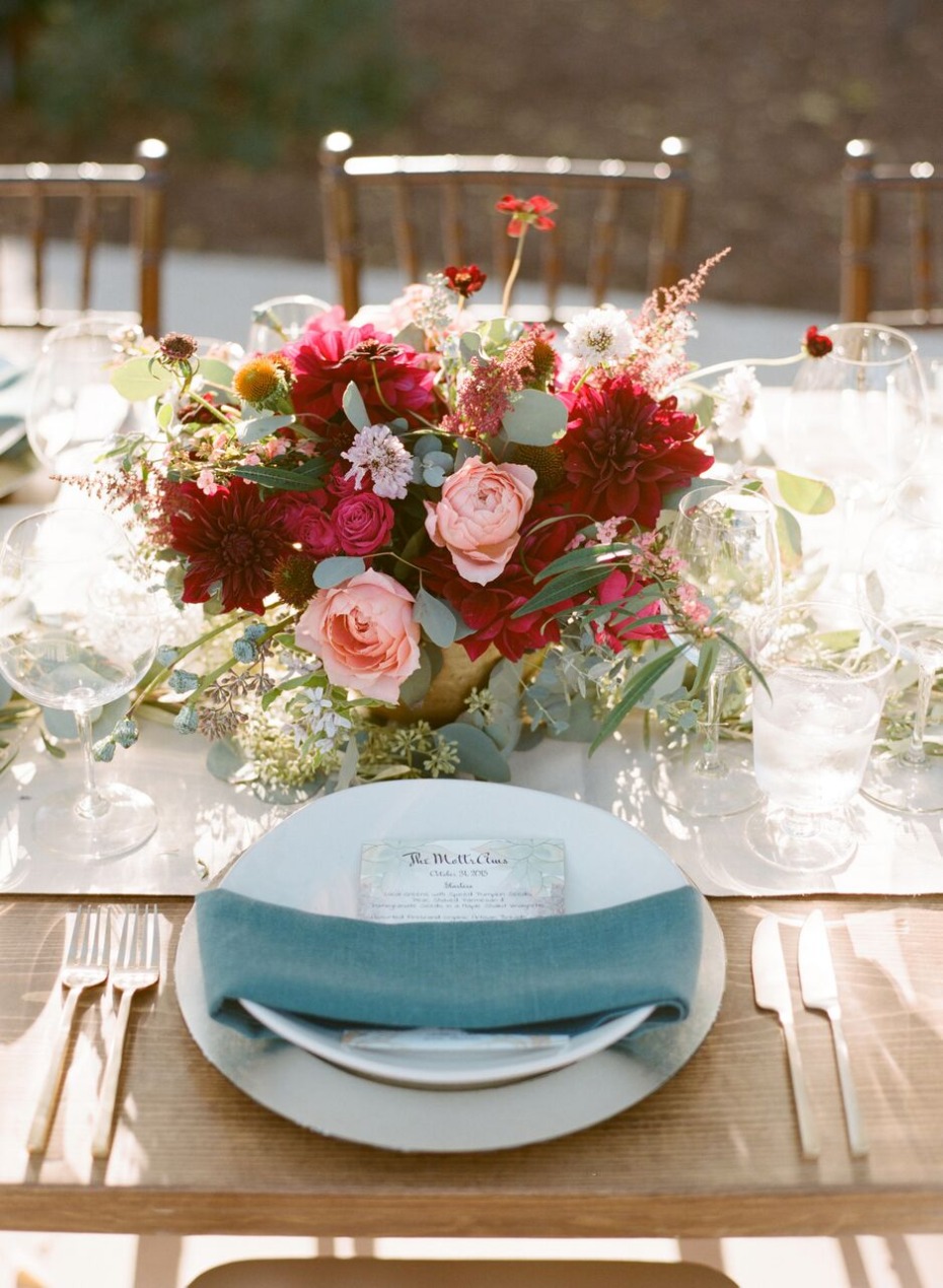 romantic outdoor wedding table decor idea