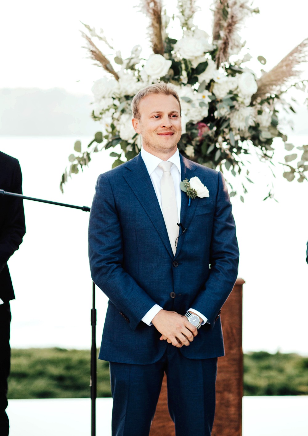 luxury-lakefront-wedding-with-diy