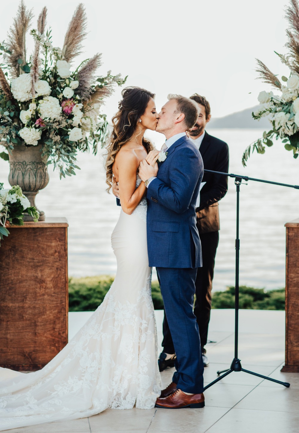 luxury-lakefront-wedding-with-diy