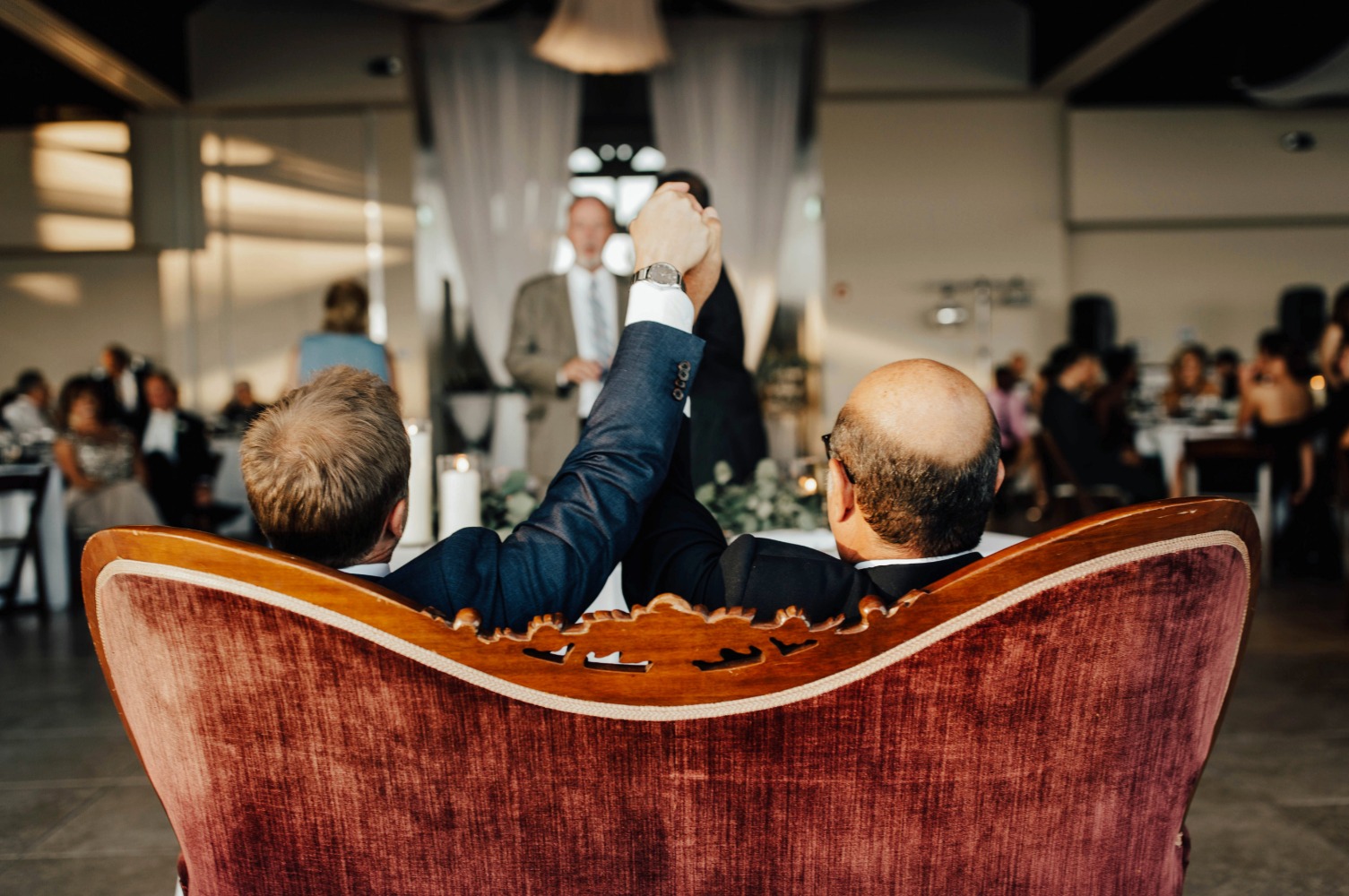 luxury-lakefront-wedding-with-diy