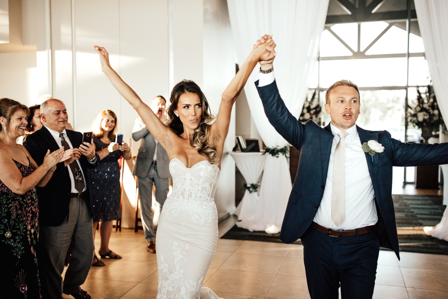 luxury-lakefront-wedding-with-diy