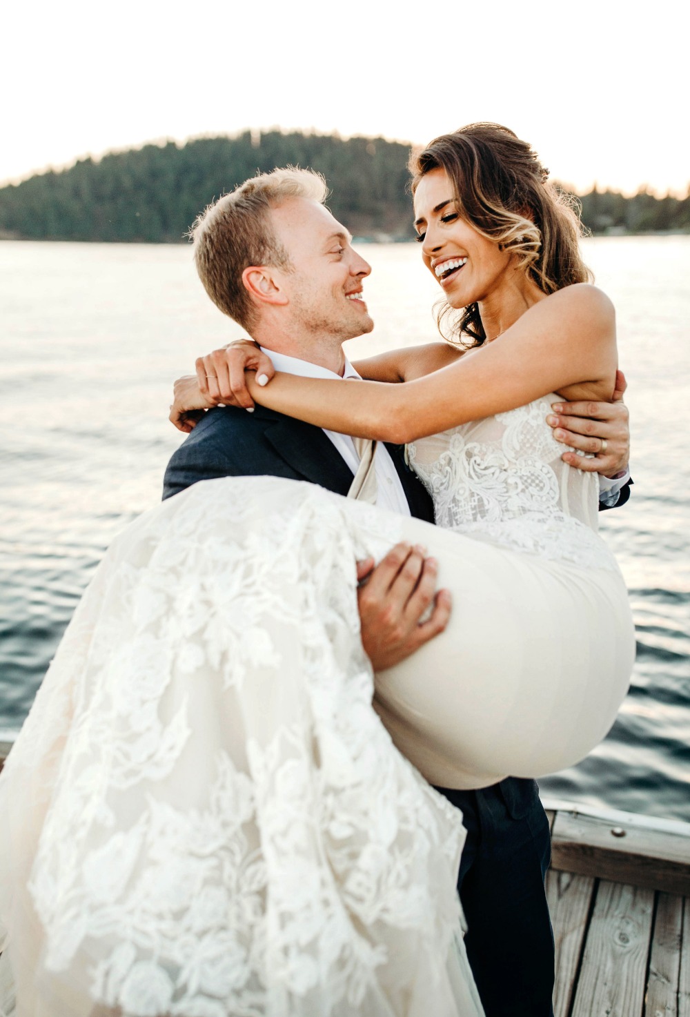 luxury-lakefront-wedding-with-diy