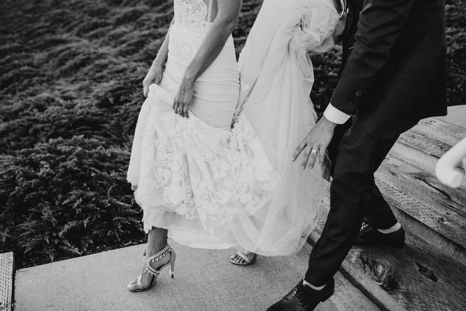 luxury-lakefront-wedding-with-diy