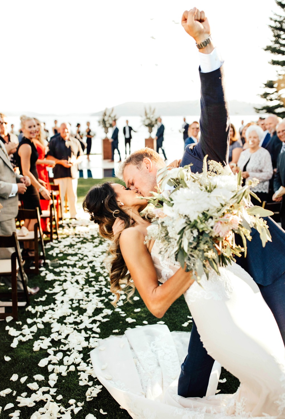 luxury-lakefront-wedding-with-diy