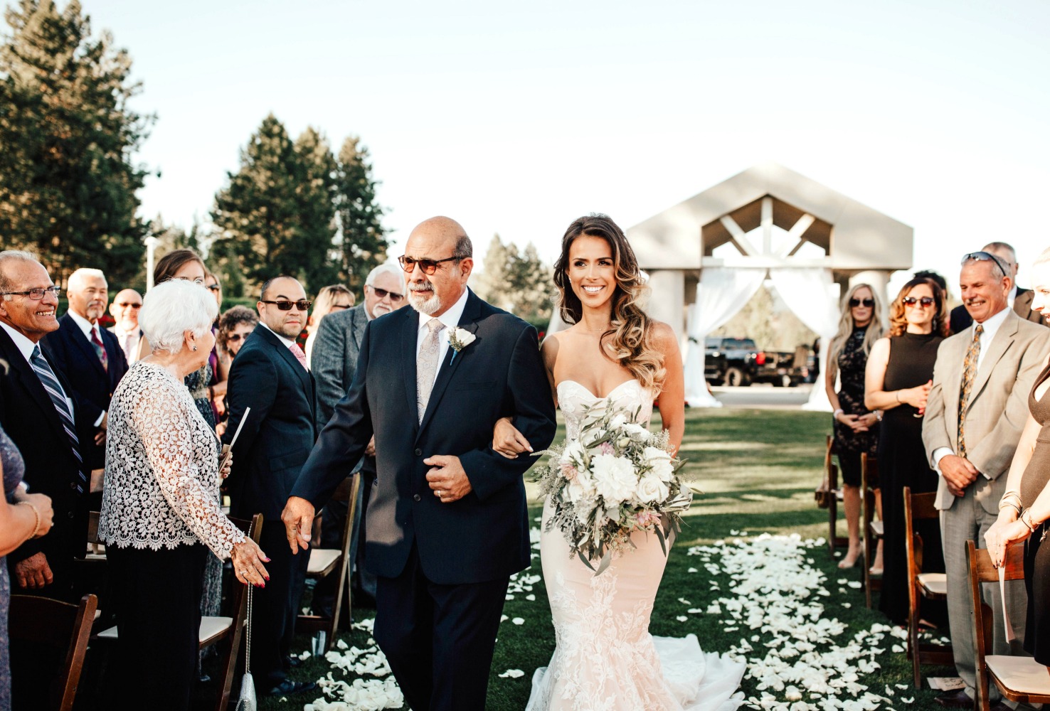 luxury-lakefront-wedding-with-diy