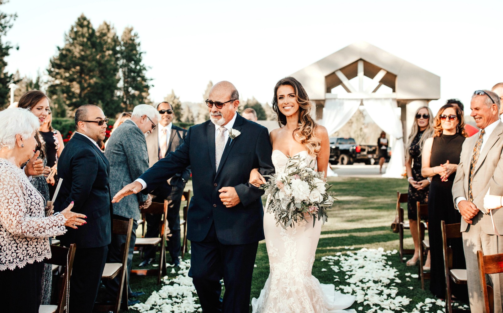luxury-lakefront-wedding-with-diy