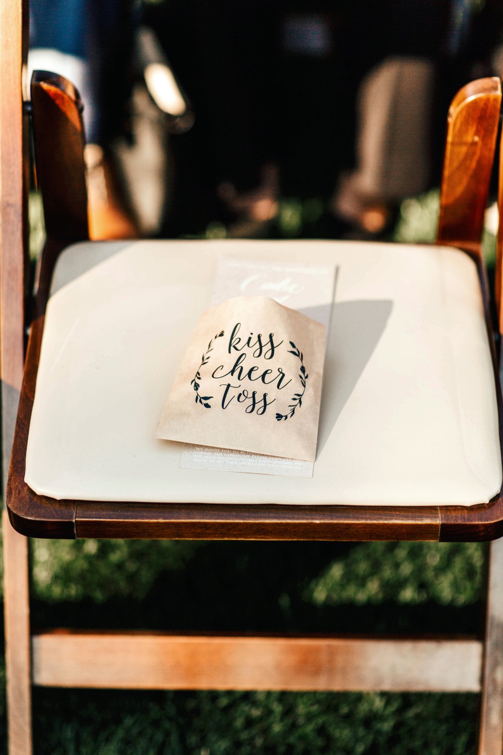 luxury-lakefront-wedding-with-diy