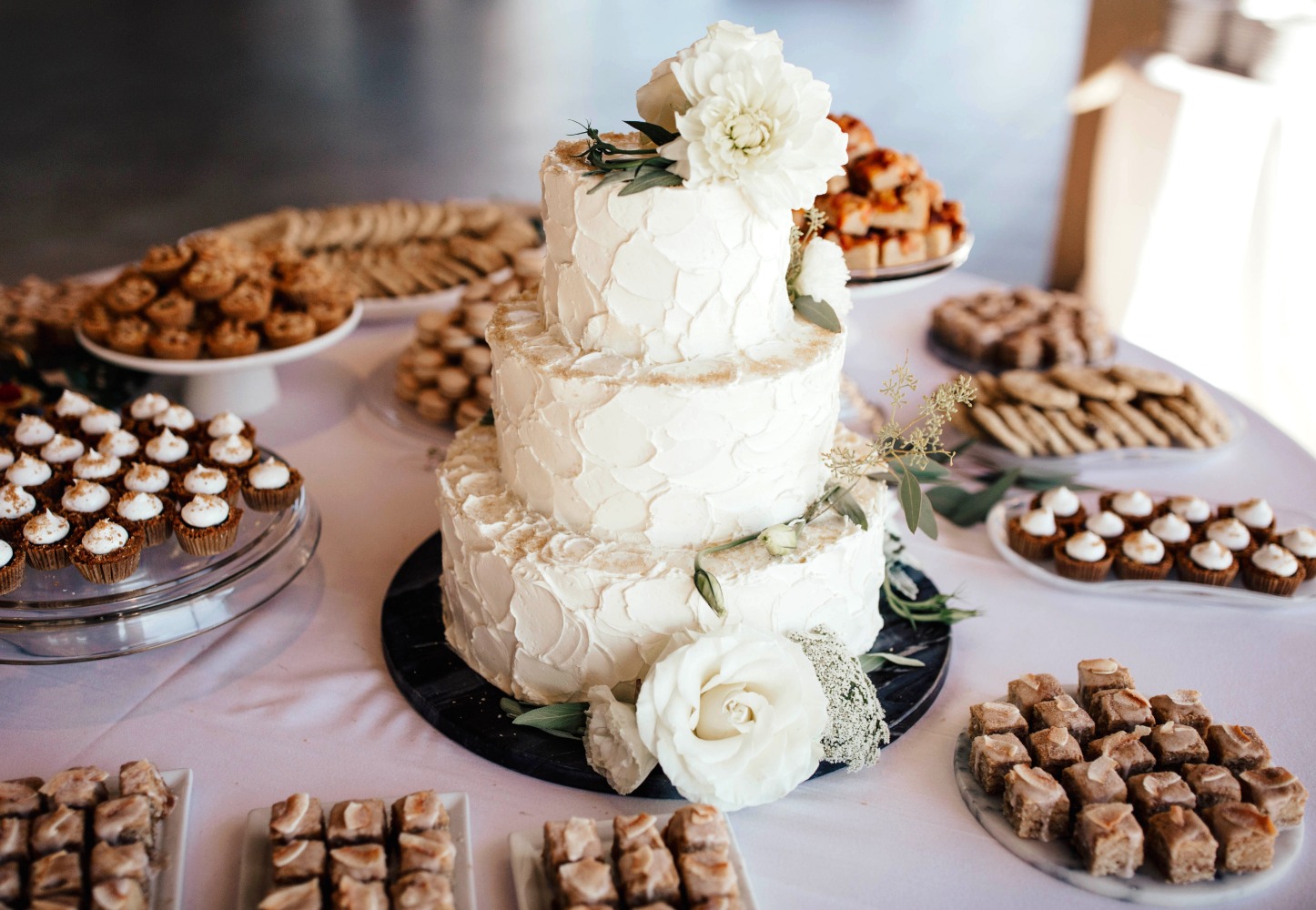 luxury-lakefront-wedding-with-diy