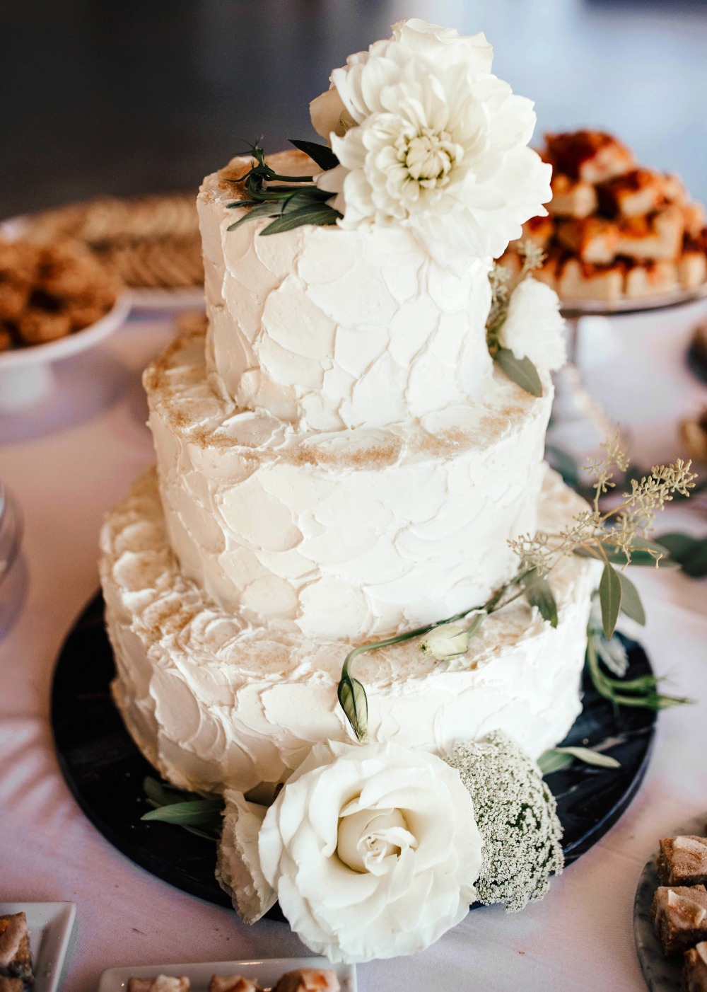 luxury-lakefront-wedding-with-diy