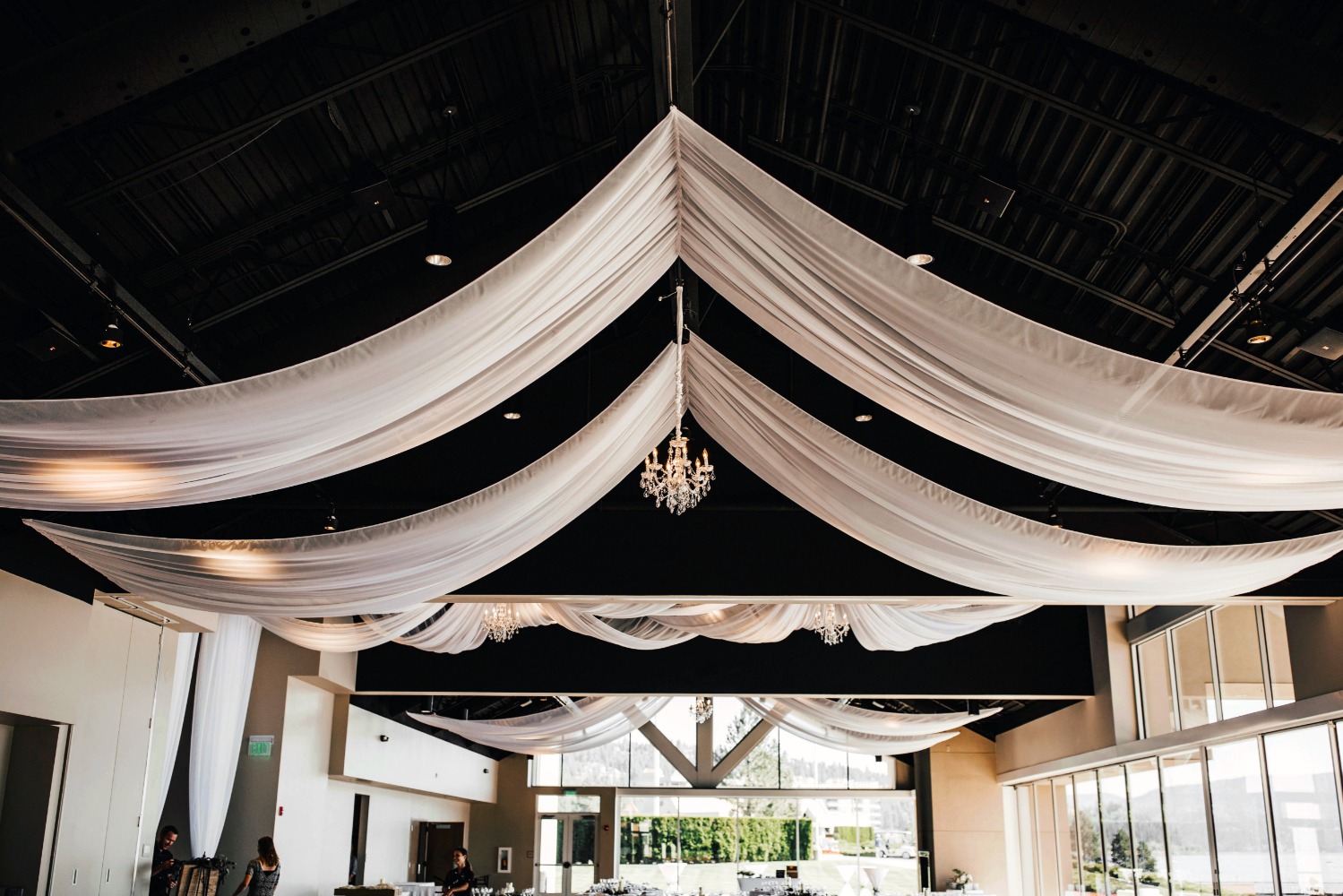 luxury-lakefront-wedding-with-diy