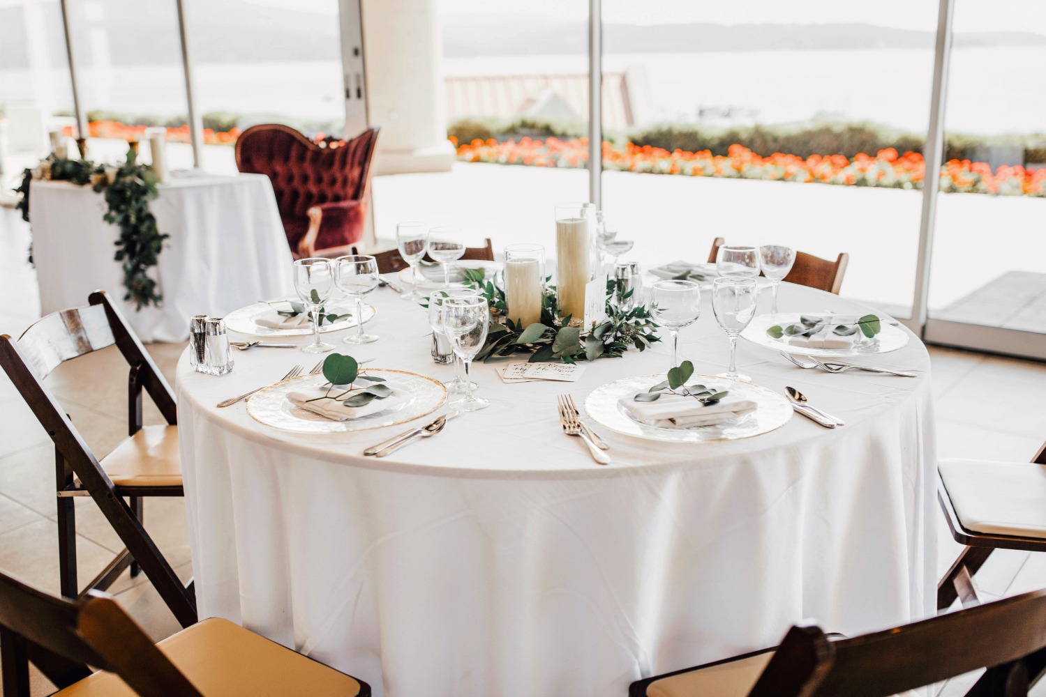 luxury-lakefront-wedding-with-diy