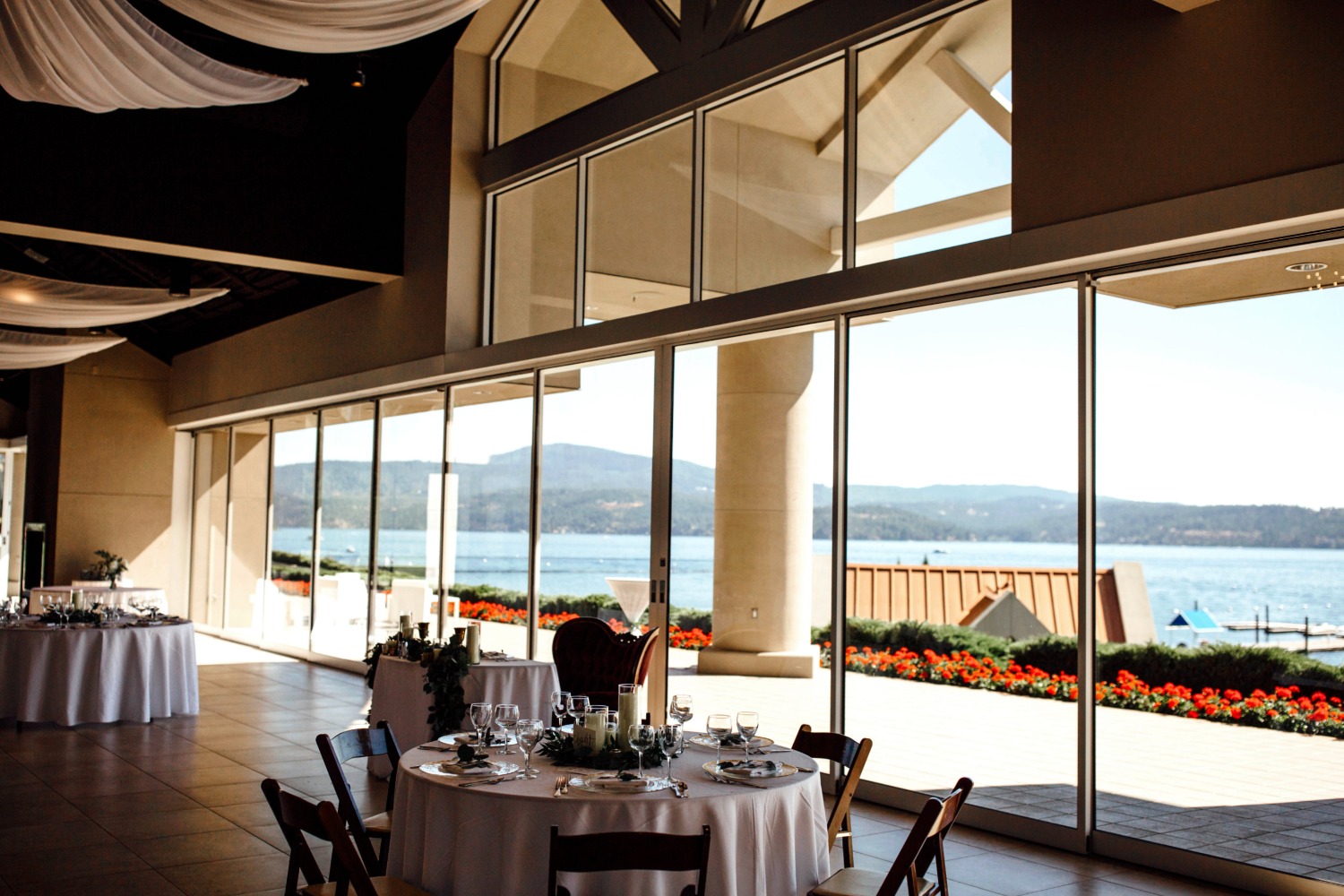 luxury-lakefront-wedding-with-diy
