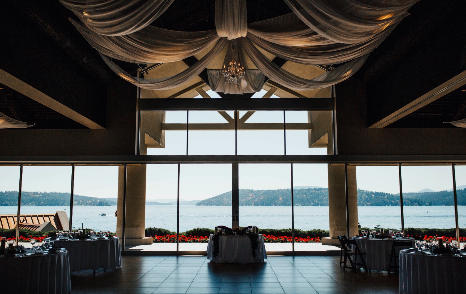 luxury-lakefront-wedding-with-diy