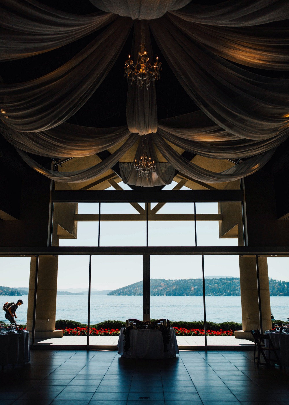 luxury-lakefront-wedding-with-diy