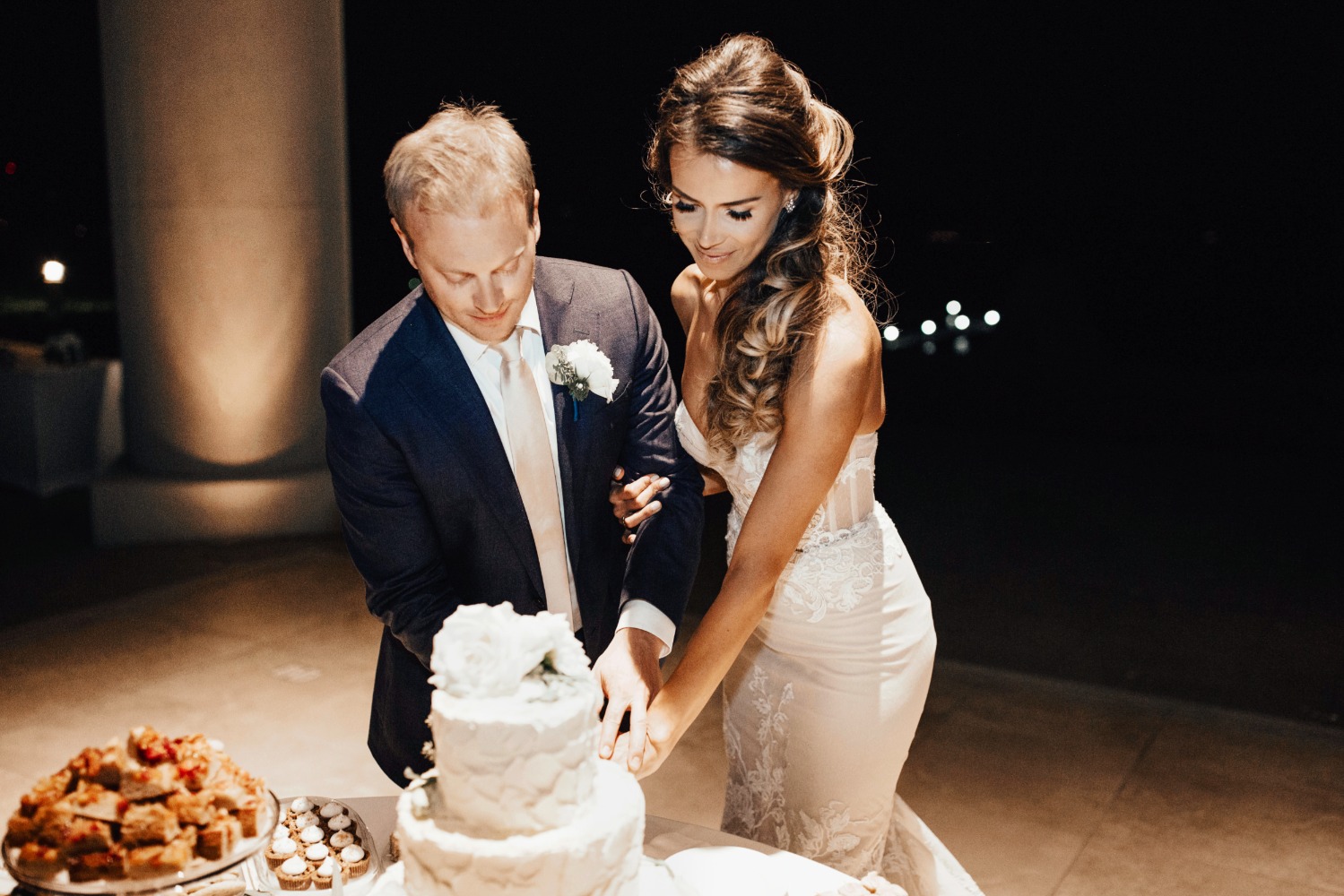 luxury-lakefront-wedding-with-diy