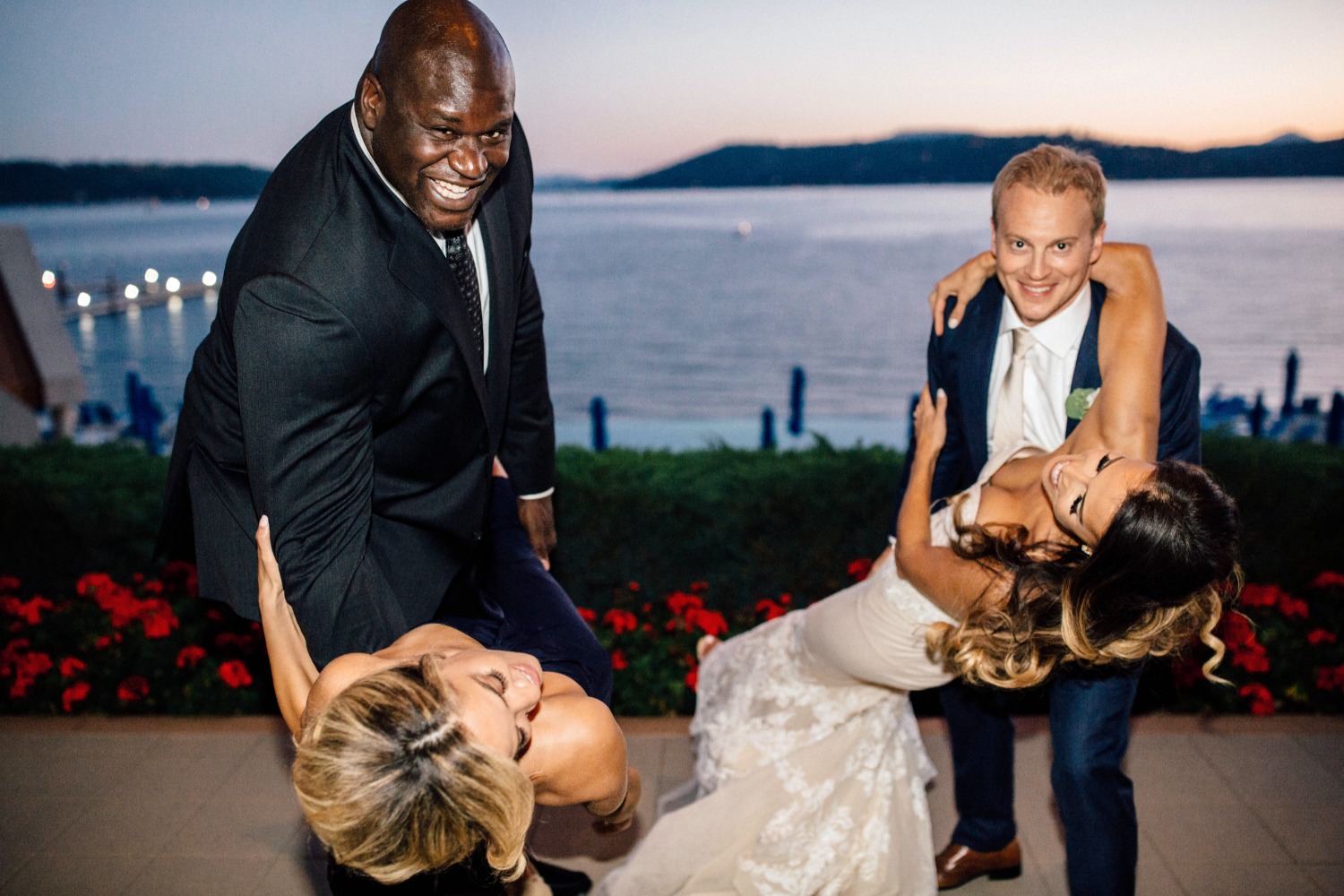 luxury-lakefront-wedding-with-diy