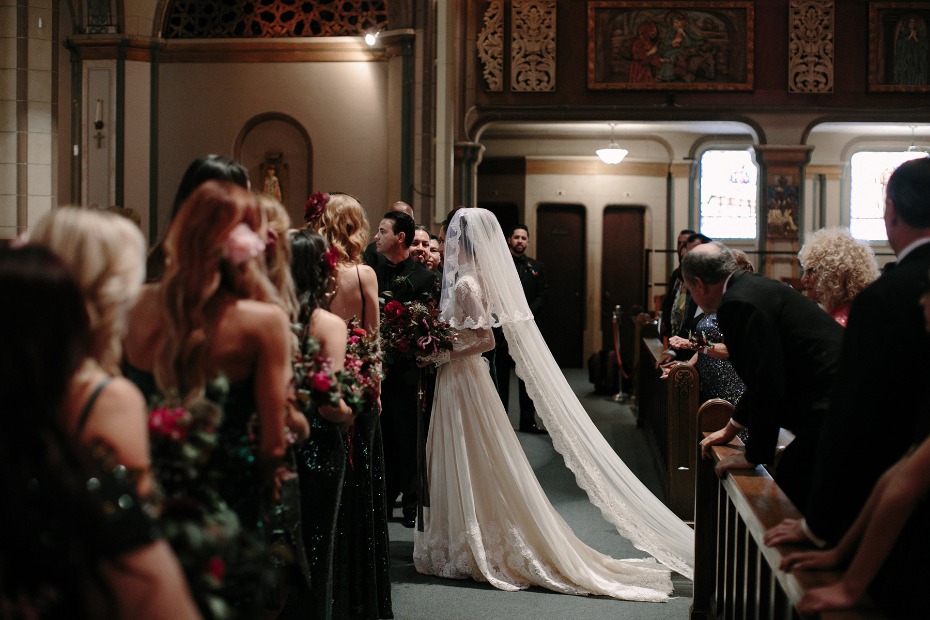 Dramatic bridal veil