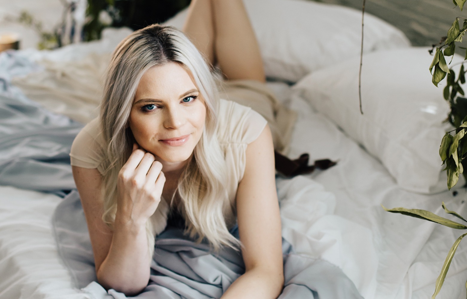 secret-garden-style-boudoir-session