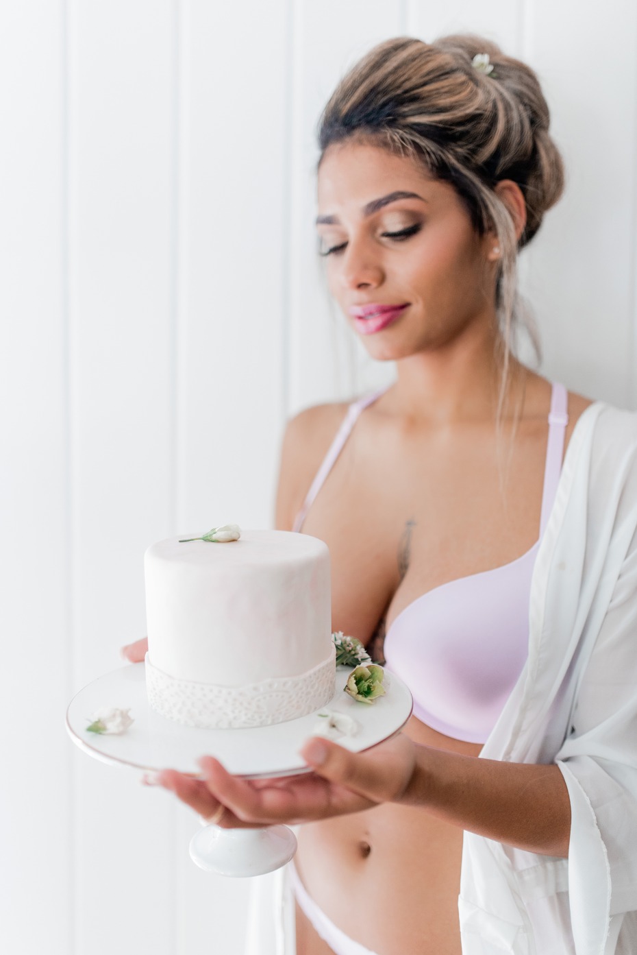 Mini lace wedding cake