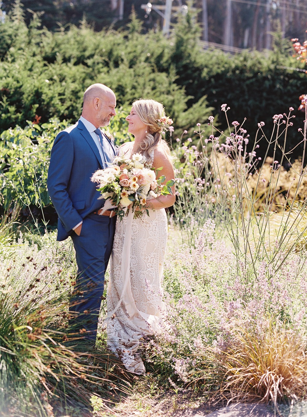 upscale-barn-wedding-at-the-peace-barn