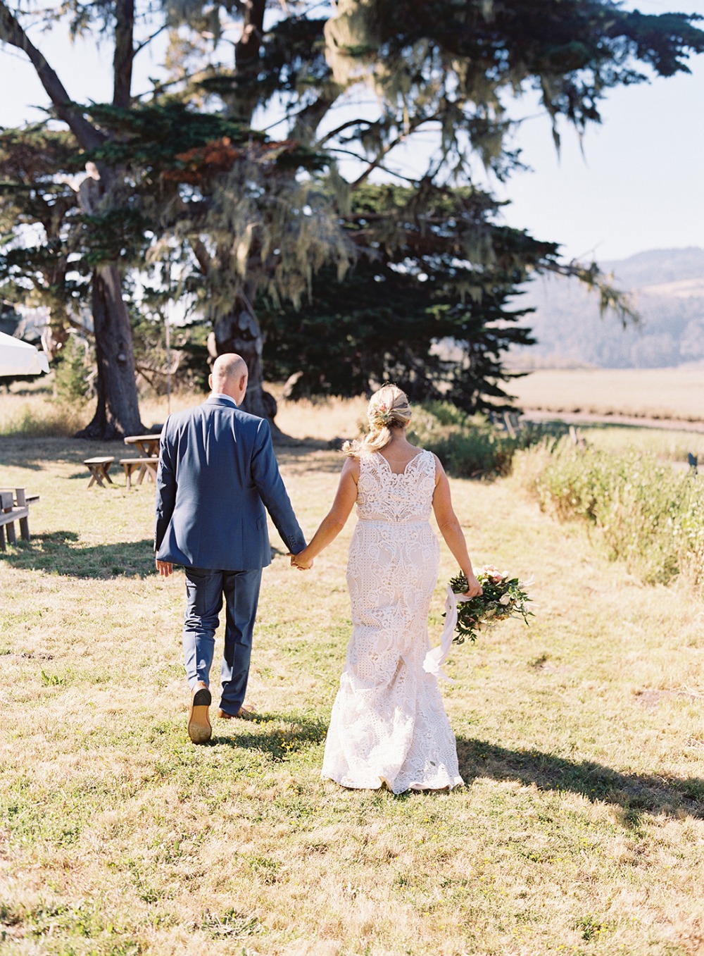 upscale-barn-wedding-at-the-peace-barn