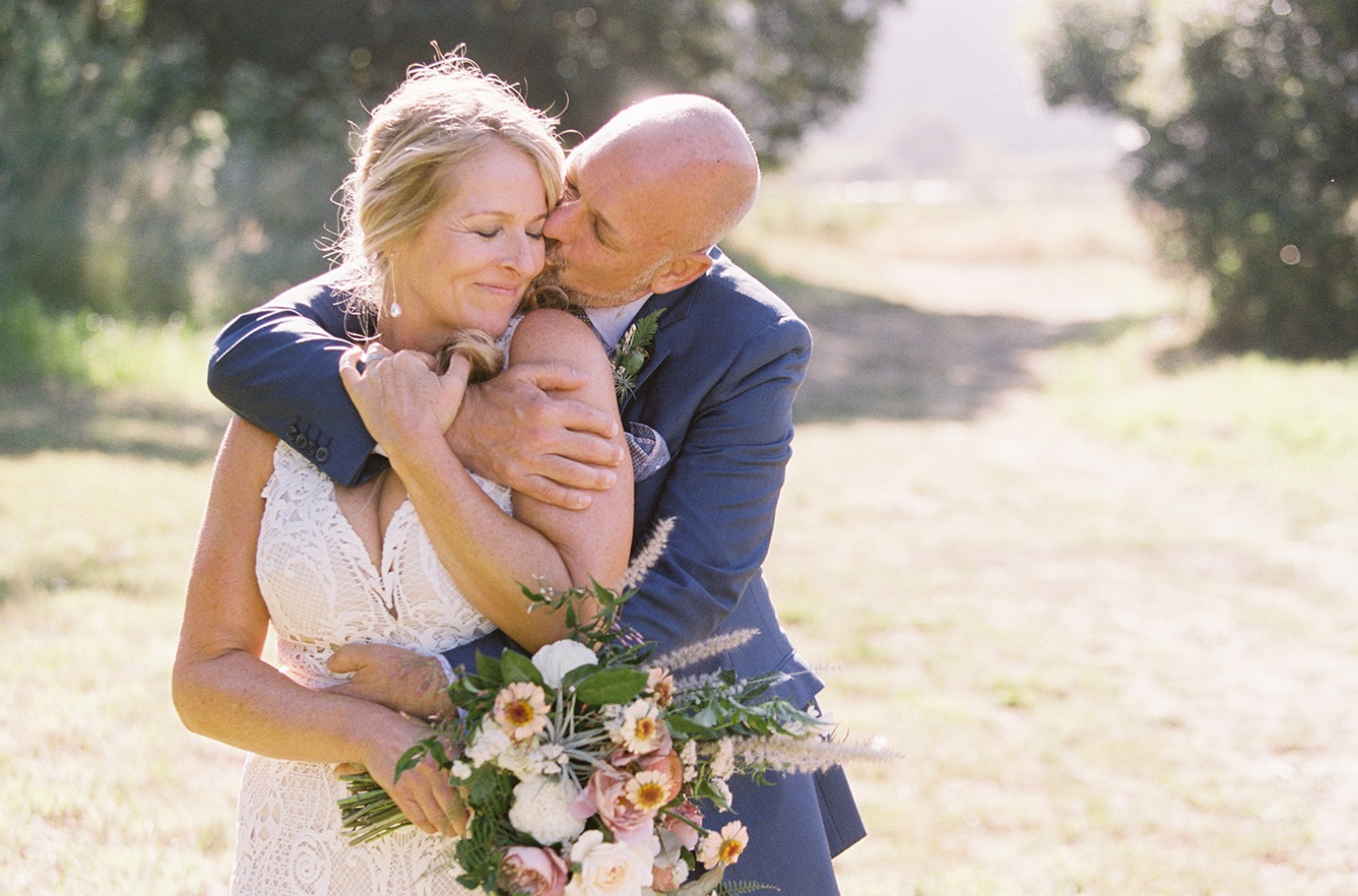 upscale-barn-wedding-at-the-peace-barn