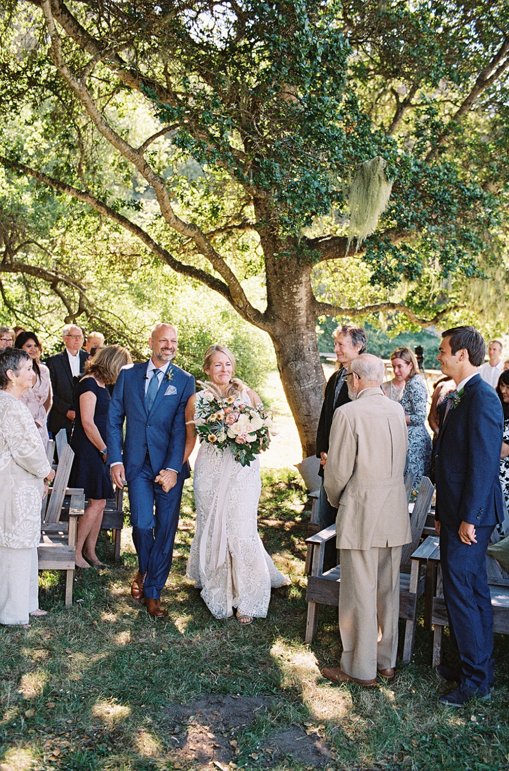 upscale-barn-wedding-at-the-peace-barn