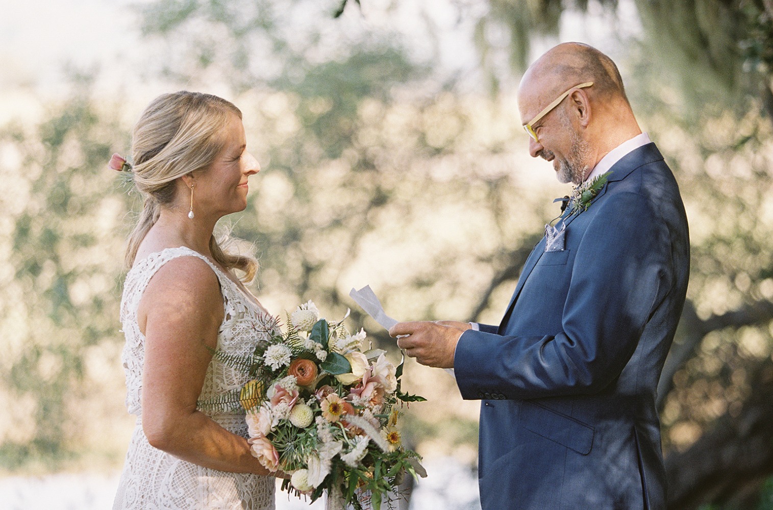 upscale-barn-wedding-at-the-peace-barn