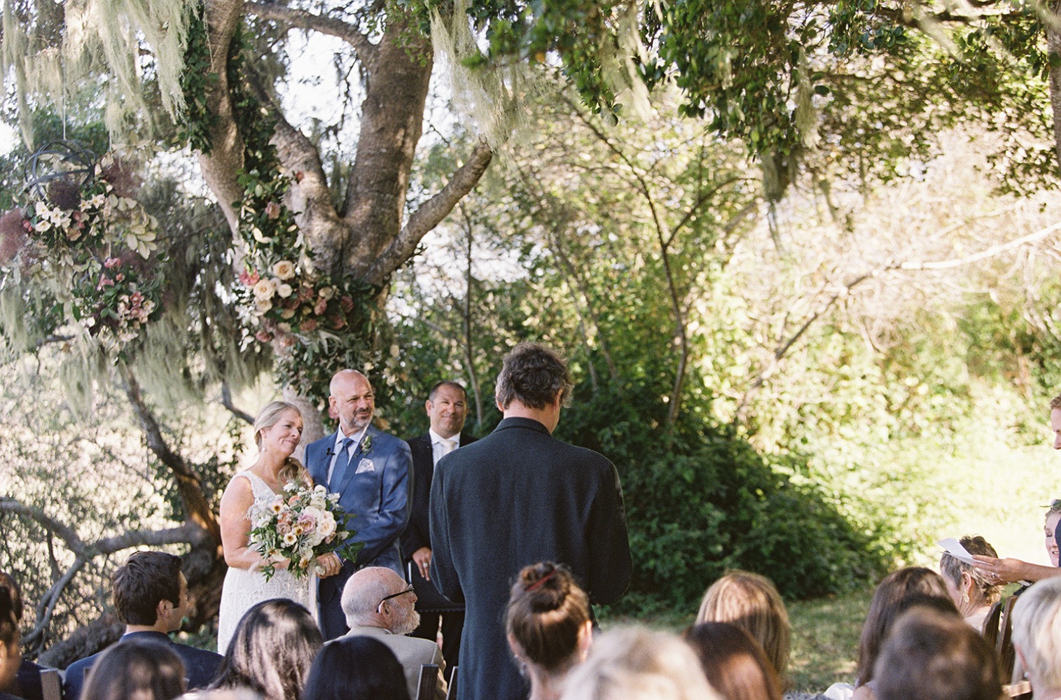 upscale-barn-wedding-at-the-peace-barn