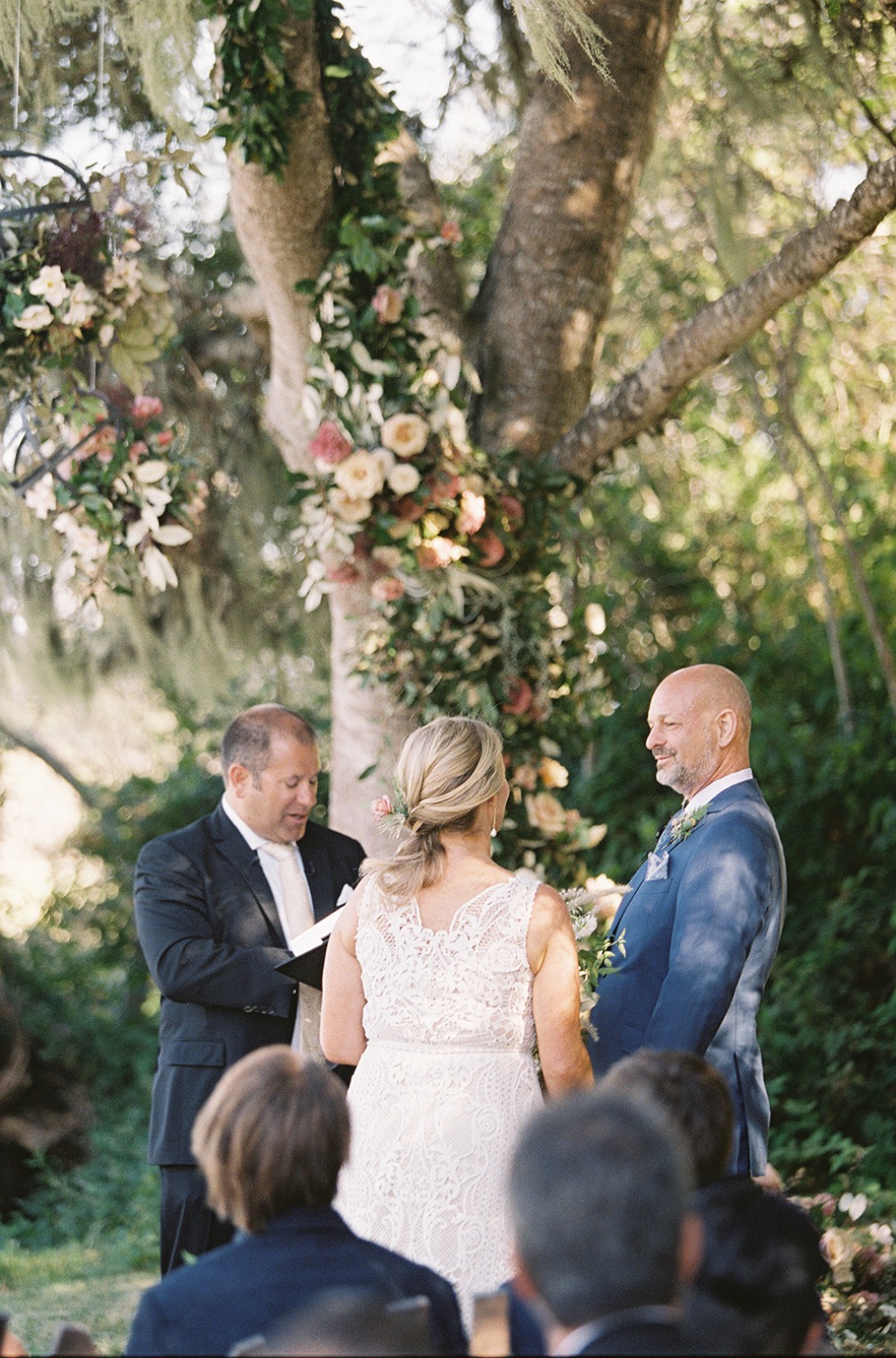 upscale-barn-wedding-at-the-peace-barn
