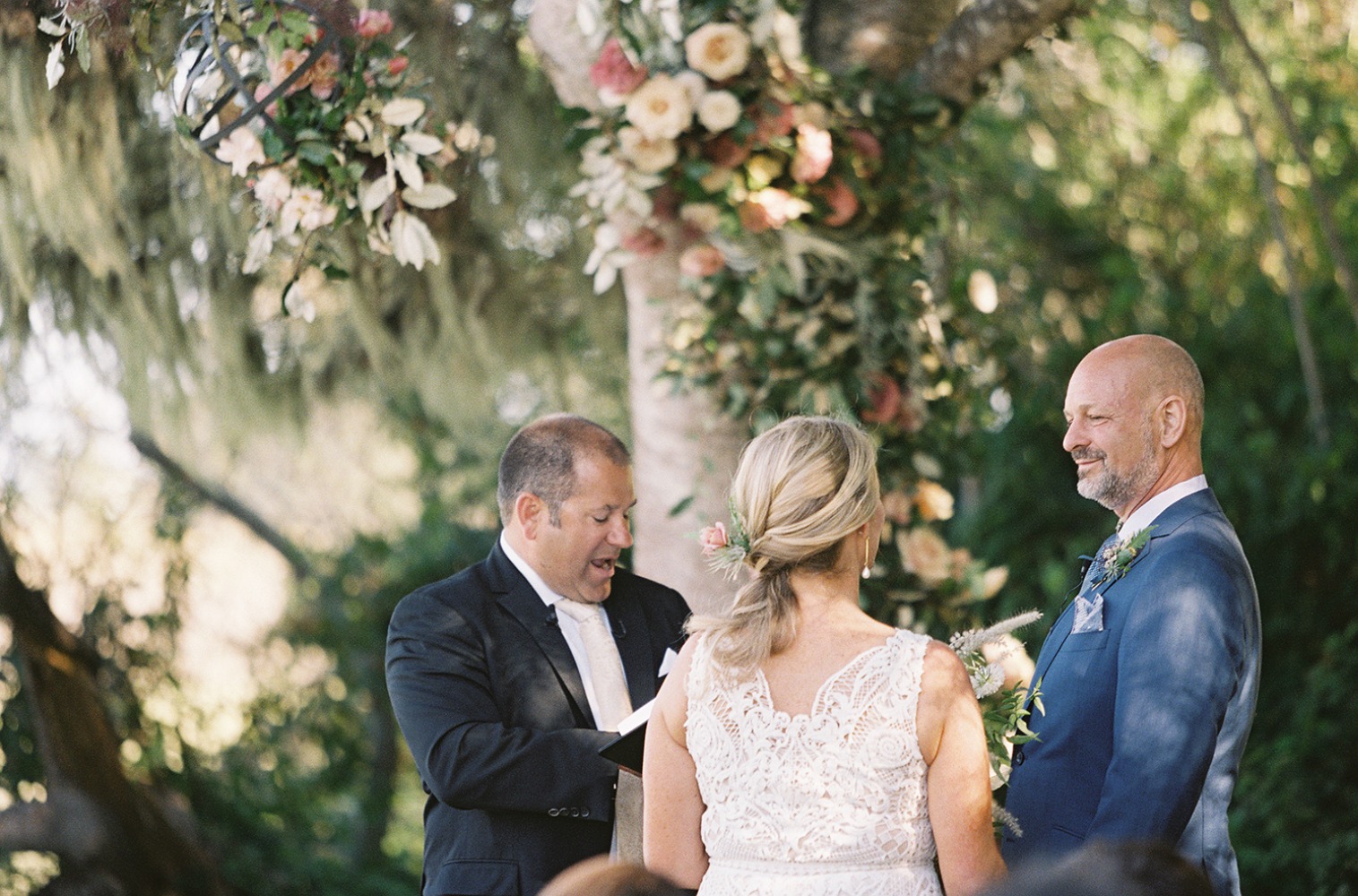 upscale-barn-wedding-at-the-peace-barn