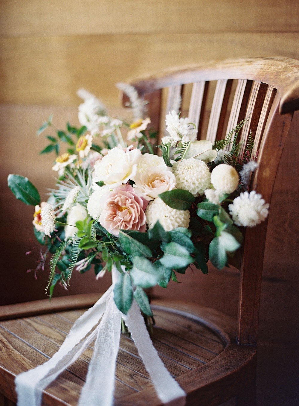 upscale-barn-wedding-at-the-peace-barn