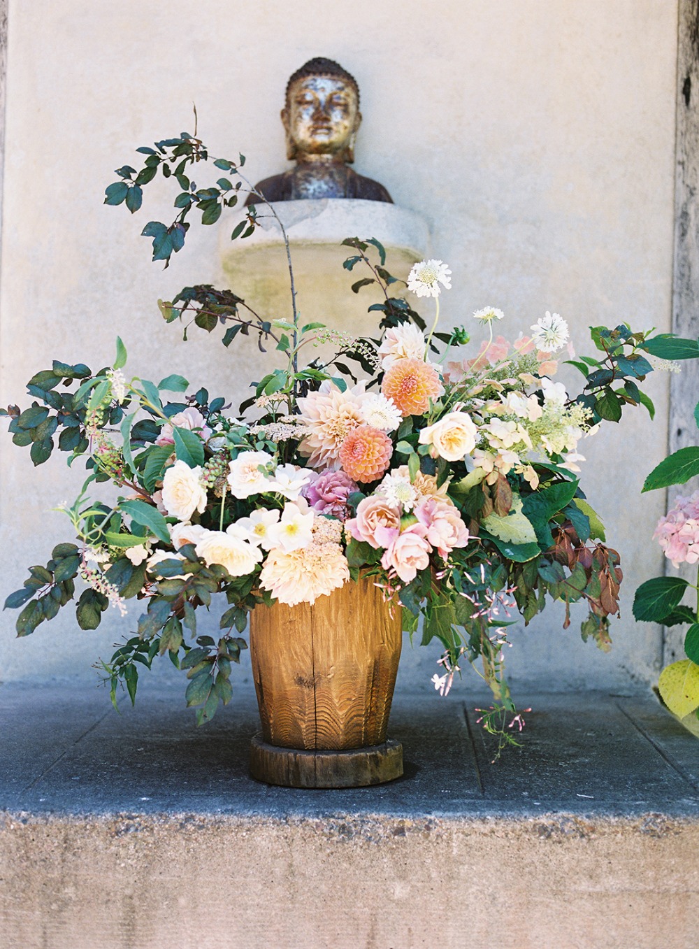 upscale-barn-wedding-at-the-peace-barn